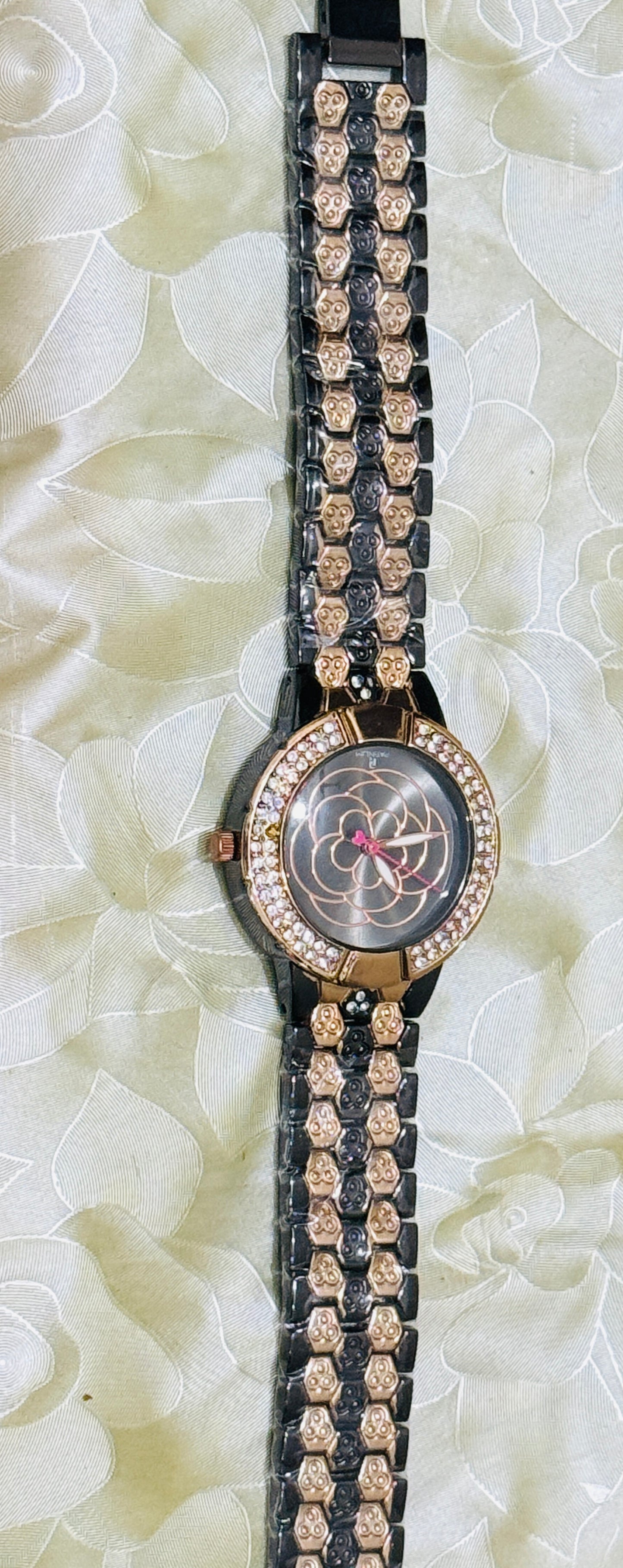 Veloura Stainless Steel Women's Watch – Luxury Timepiece for Everyday Elegance
