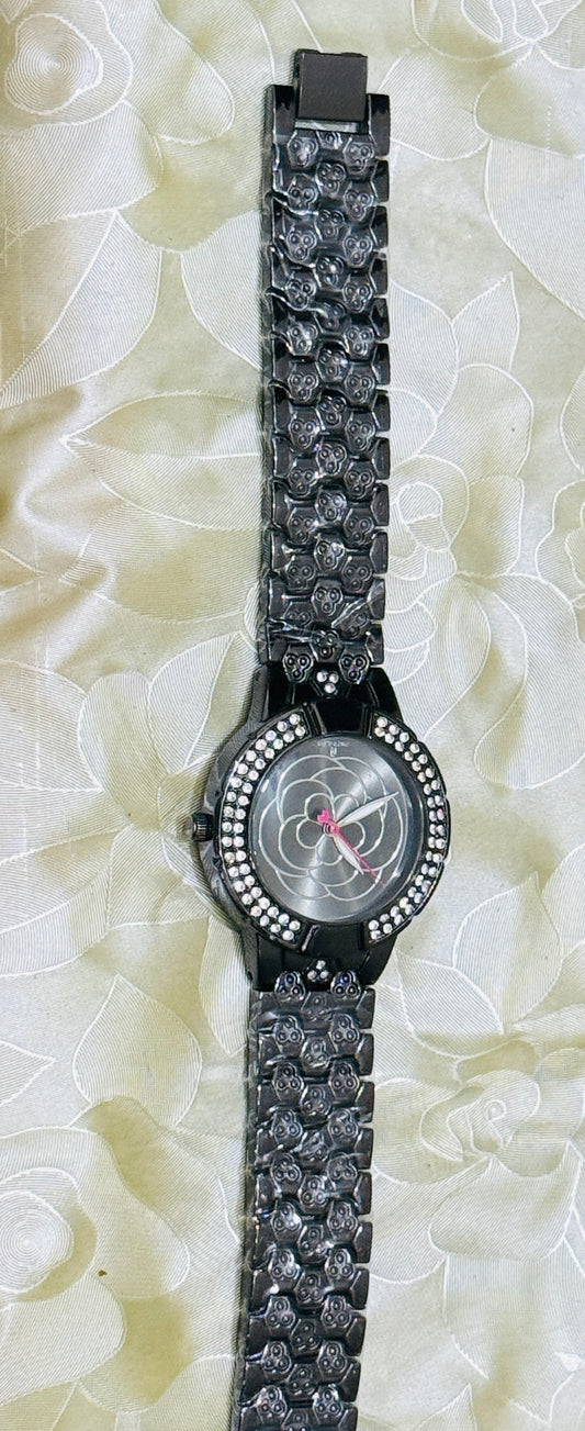 Veloura Stainless Steel Women's Watch – Luxury Timepiece for Everyday Elegance